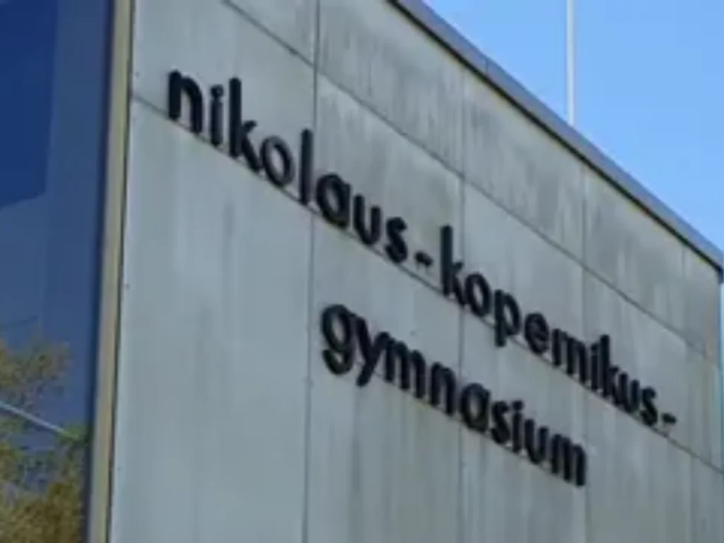 Der Schriftzug Nikolaus-Kopernikus-Gymnasiums auf einer Wand